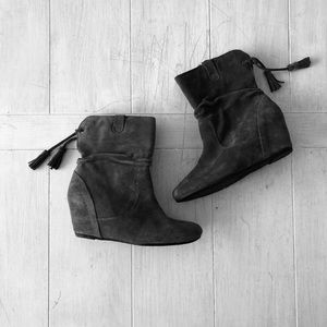 White Mountain gray suede wedge booties sz 6 M